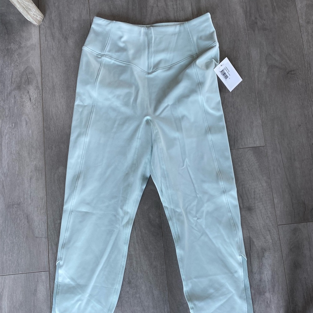 NEW WITH TAGS Le Ore Andria Legging in Sky